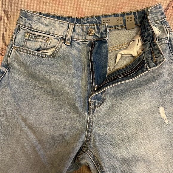 Vero Moda High Rise Mom Ankle Jeans - Picture 3 of 5